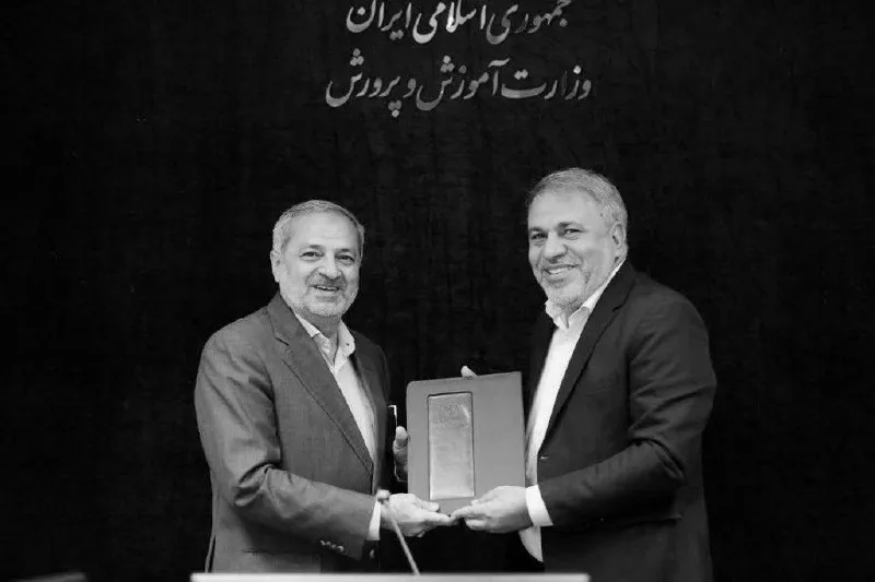 وزیر آموزش و پروش، پاسخگو باشید: فساد در پتروشیمی مروارید!
