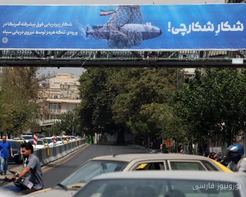 ایران: حمله به ۱۰ کشتی در تنگه هرمز پس از حملات آمریکا