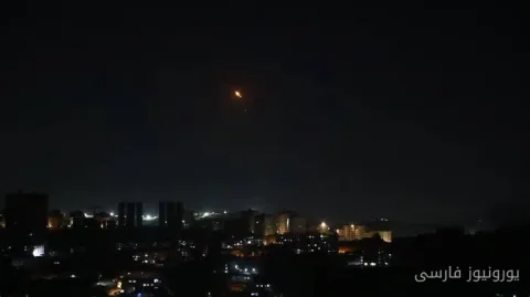 نفت به مرز ۱۰۰ دلار در بشکه رسید؛ تنش‌ها در خاورمیانه شدت می‌گیرد